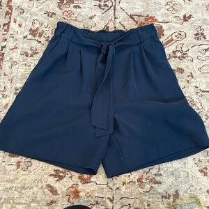 Lululemon Noir Short High Rise Navy Blue 6 EUC